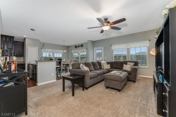 34 Washington Square Cir, Washington Boro, NJ 07882