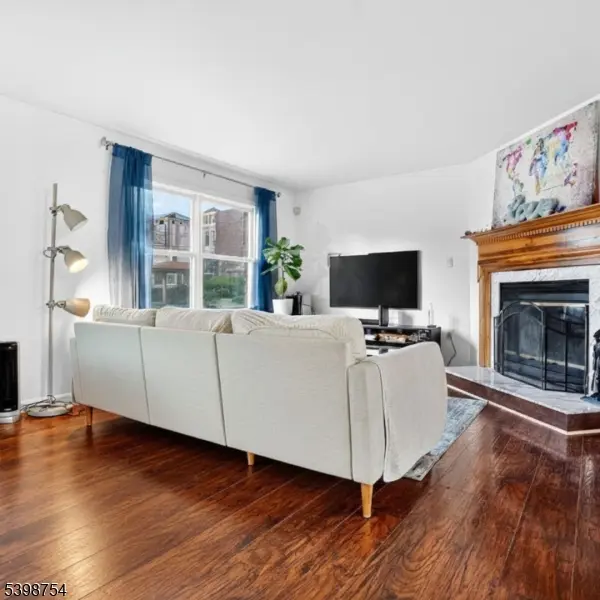 121 Arlington St, Newark City, NJ 07102