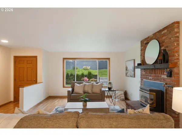 24950 NE AIRPORT RD, Aurora, OR 97002