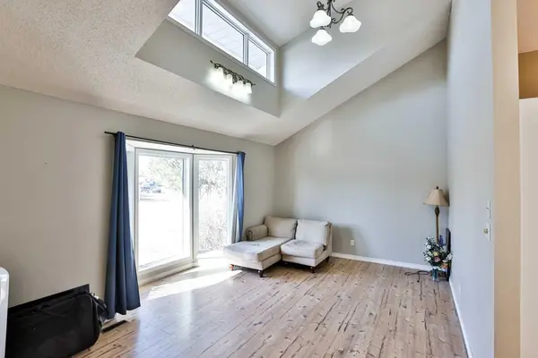 1615 21A ST, Coaldale, AB T1M 1K1