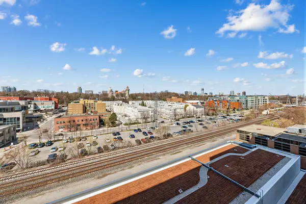 322 Dupont ST, Toronto C02, ON M5R 0E3