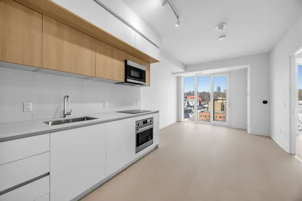 322 Dupont ST #810, Toronto C02, ON M5R 0E3