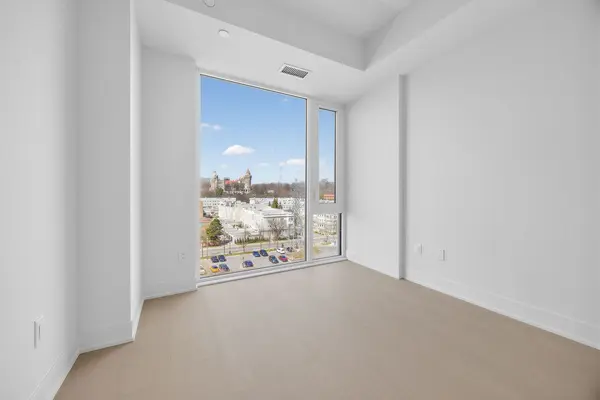 322 Dupont ST #810, Toronto C02, ON M5R 0E3