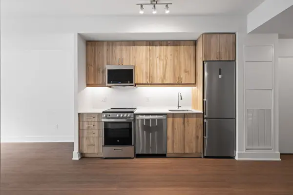 195 Deerfield RD #710, Newmarket, ON L3Y 0G4