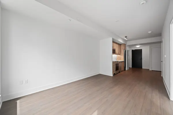 195 Deerfield RD #710, Newmarket, ON L3Y 0G4