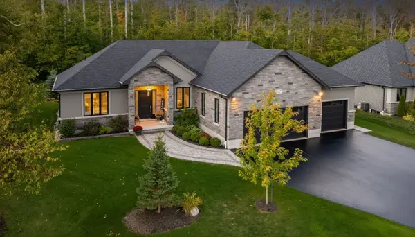 8 Byers ST, Springwater, ON L9X 2A3