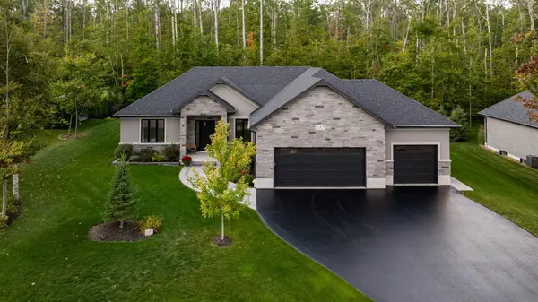 8 Byers ST, Springwater, ON L9X 2A3