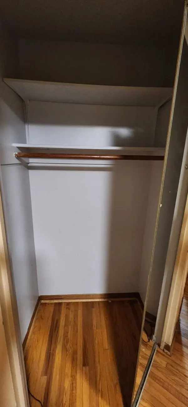 3232 Brandon Gate DR #Room 1 bsmt, Mississauga, ON L4T 2G2