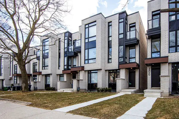 198 Mcroberts AVE, Toronto W03, ON M6E 4P5