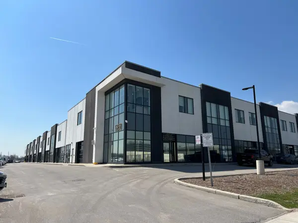 5250 Solar DR #33, Mississauga, ON L4W 5M8