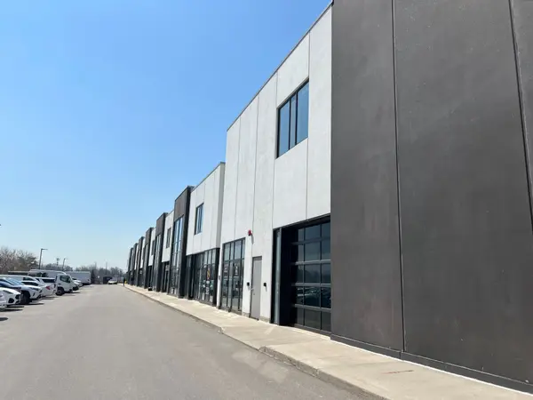 5250 Solar DR #33, Mississauga, ON L4W 5M8