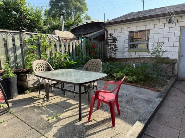 37 Gillespie AVE #Main Floor, Toronto W03, ON M6N 2Y5