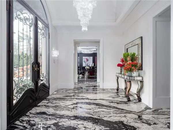 15 Chartwell RD, Oakville, ON L6J 3Z3