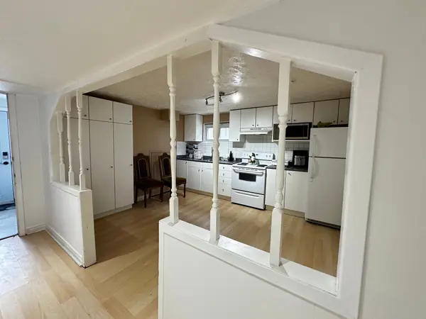 1999 Carrera LN #lower, Mississauga, ON L5J 1C6