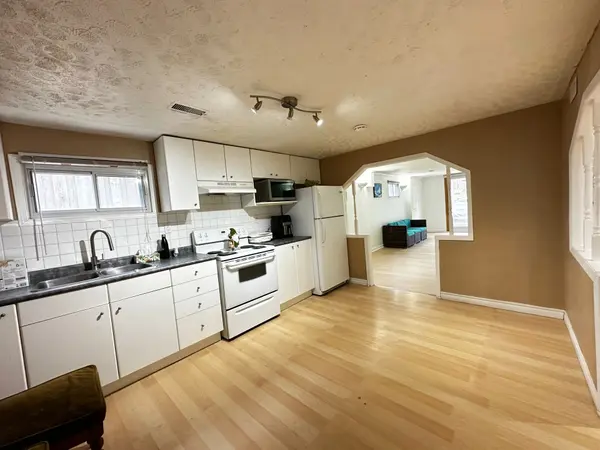 1999 Carrera LN #lower, Mississauga, ON L5J 1C6