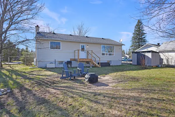 31 Sprucedale ST, Highlands East, ON K0L 1M0