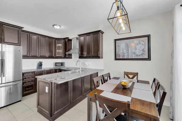 229 Meadowbreeze DR, Kanata, ON K2M 3A6