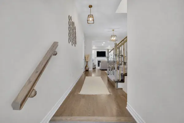 229 Meadowbreeze DR, Kanata, ON K2M 3A6