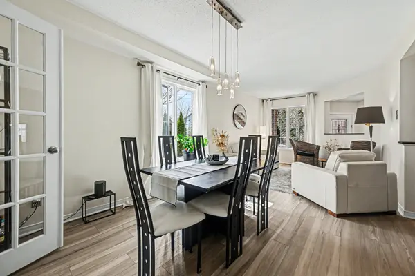 52 Kincardine DR, Kanata, ON K2V 1B3