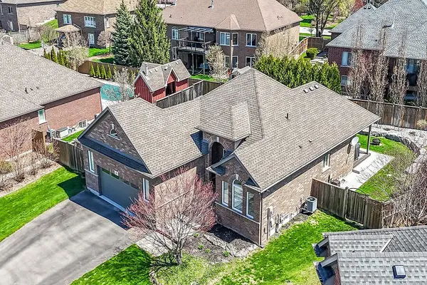 19 Lampman DR, Pelham, ON L0S 1C0