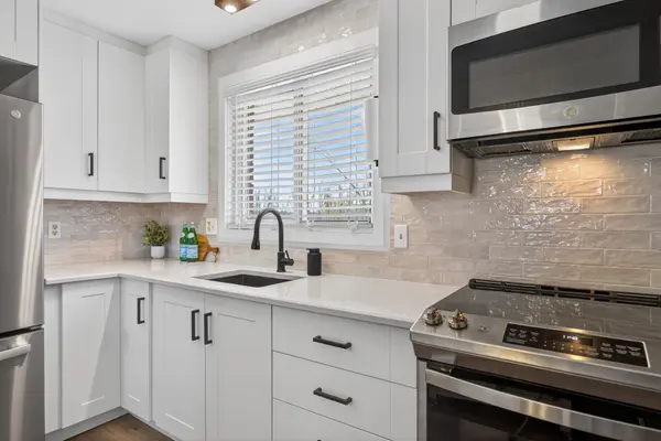 107 Rita CRES #A, Kawartha Lakes, ON K0L 2W0