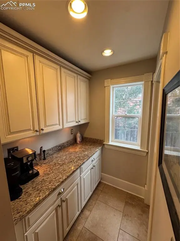 21 E Caramillo ST, Colorado Springs, CO 80907