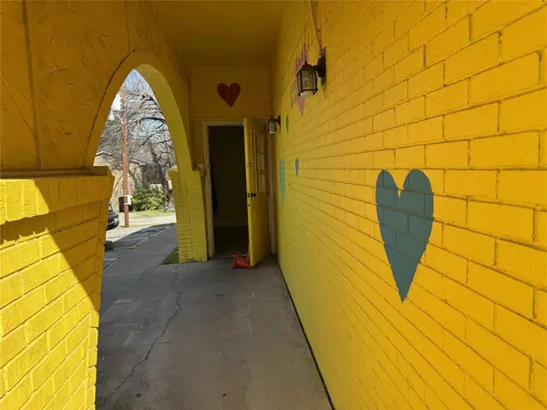 106 Barrows Lane, Desoto, TX 75115