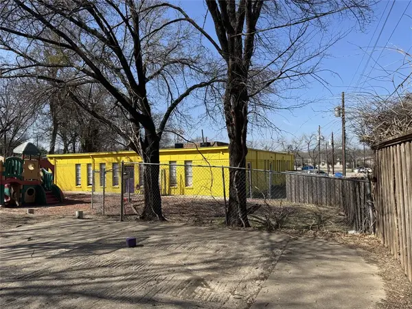 106 Barrows Lane, Desoto, TX 75115