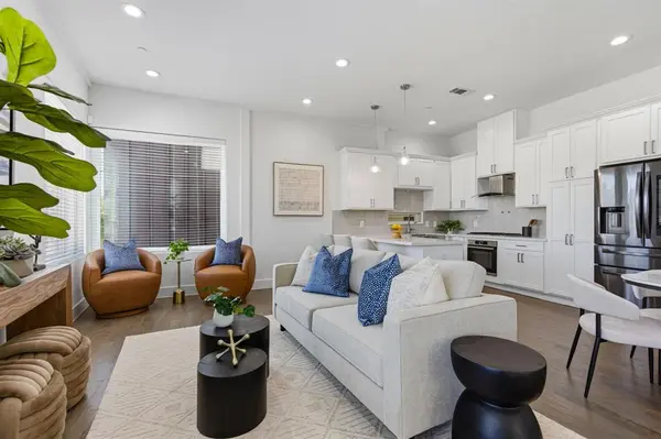 2450 N Garrett Avenue #18,  Dallas,  TX 75206