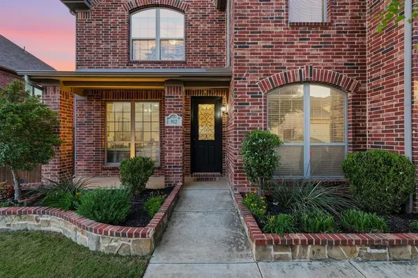 912 Hartford Court, Roanoke, TX 76262