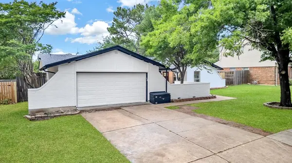 817 Savannah Way, Bedford, TX 76022
