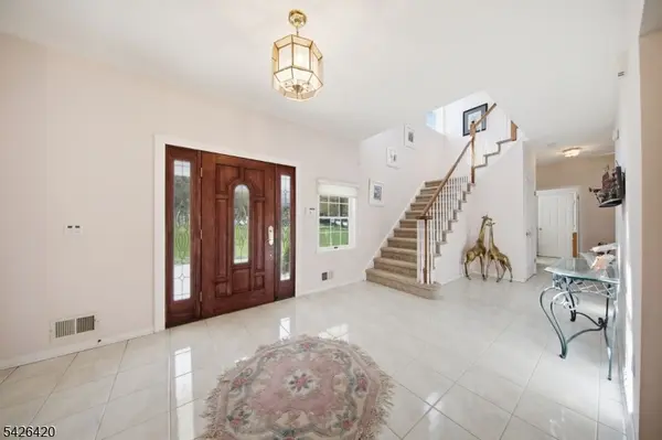 29 Castle Ct, Randolph Twp., NJ 07869