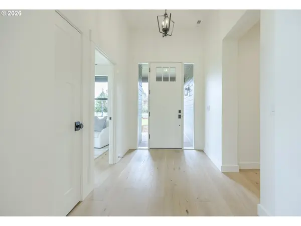 88368 JESSIE JAMES LN, Veneta, OR 97487