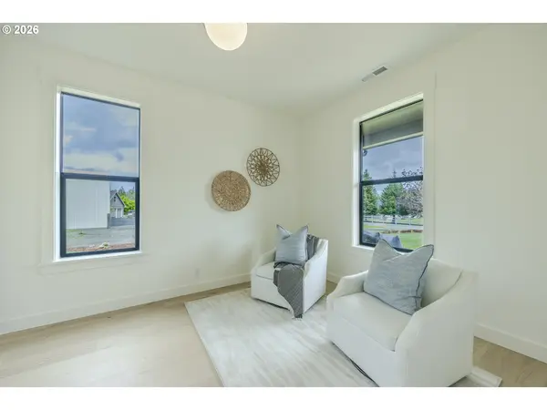 88368 JESSIE JAMES LN, Veneta, OR 97487