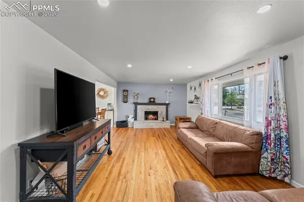 1621 Lehmberg BLVD, Colorado Springs, CO 80915