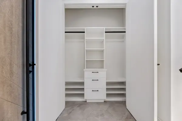 84 Mosley ST, Aurora, ON L4G 1H1