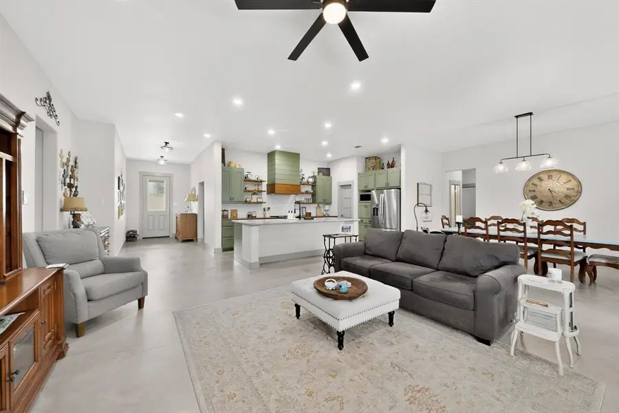 613 Kentucky Town Road, Whitewright, TX 75491