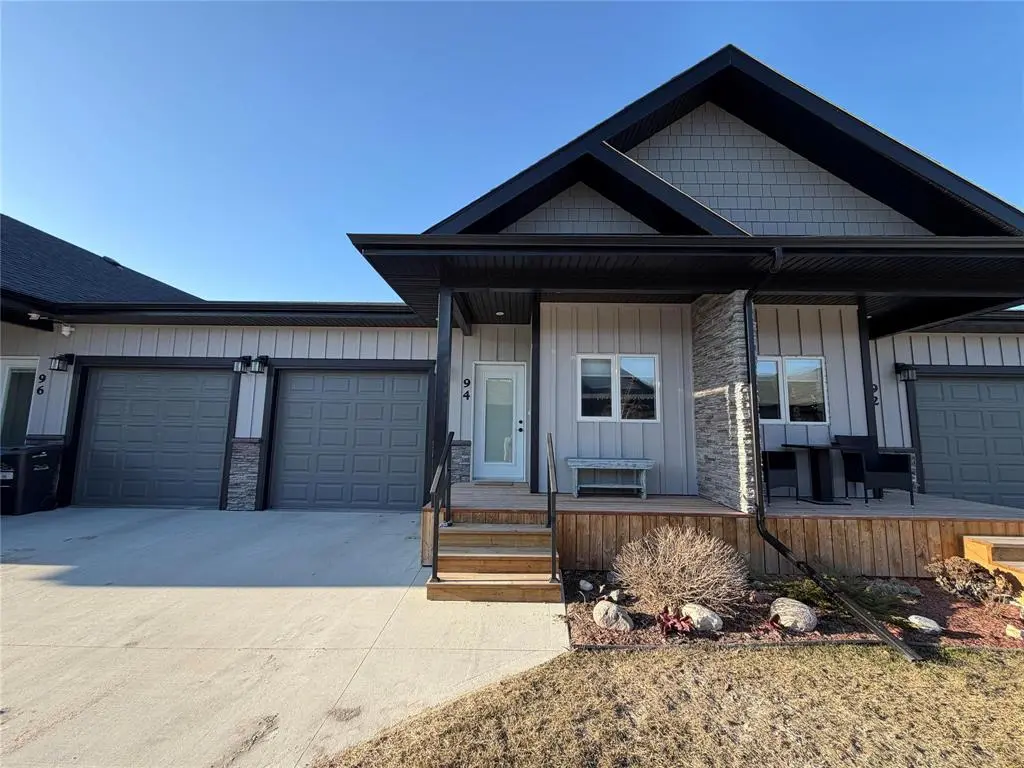 94 Prairie Crossing CT, Niverville, MB R0A 0A1