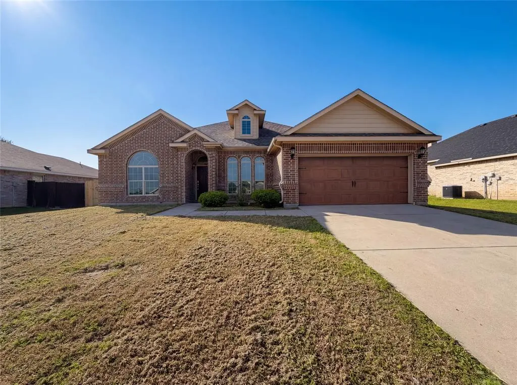 3717 Dutch Iris Lane, Forest Hill, TX 76140