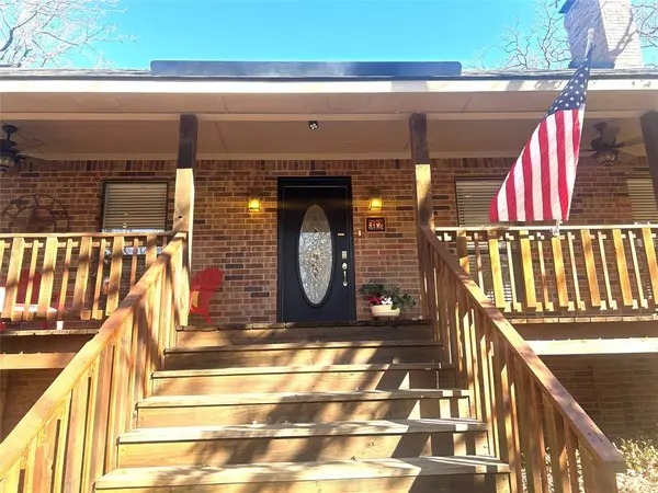 72 Raintree Road, Bells, TX 75414