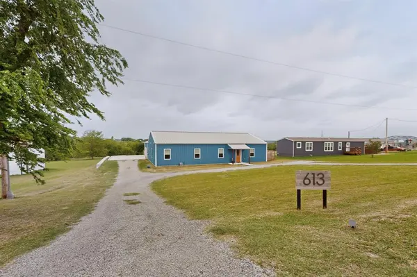 613 Kentucky Town Road, Whitewright, TX 75491