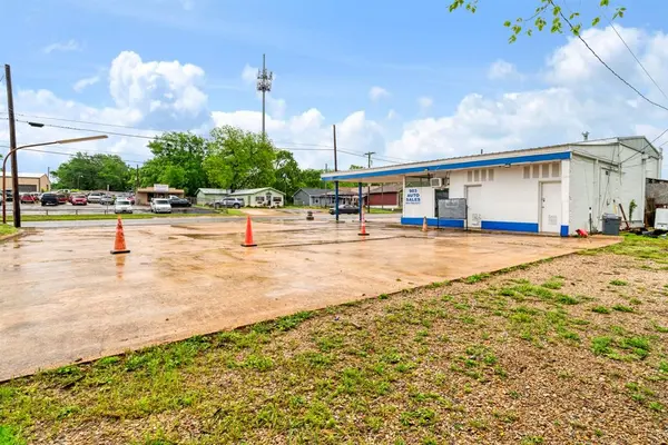 455 N Main St, Paris, TX 75460