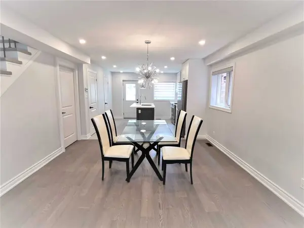 119 Gloucester GRV, Toronto C03, ON M6C 2A7