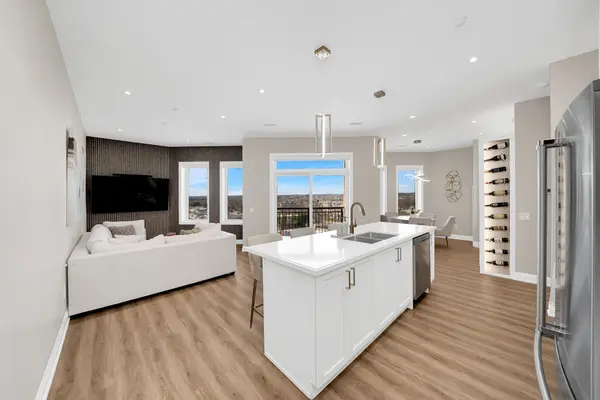 5917 Main ST #805, Whitchurch-stouffville, ON L4A 5G4