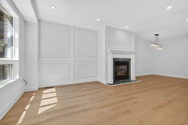 112 October LN, Aurora, ON L4G 6Z8