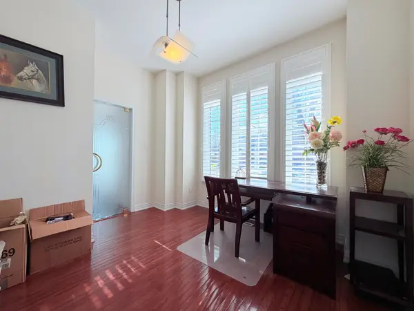 9 SAINT CLARE BLVD, Vaughan, ON L4H 2A2