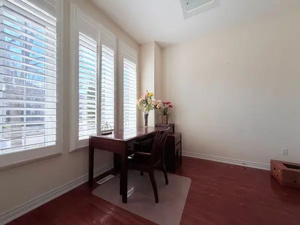 9 SAINT CLARE BLVD, Vaughan, ON L4H 2A2