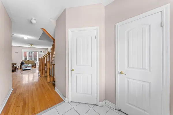 22 Rainbrook Close, Brampton, ON L6R 0K6