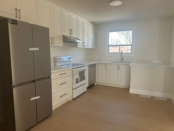 451 Sandmere PL, Oakville, ON L6L 4G5