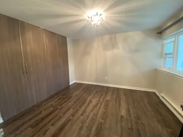 3050 Constitution BLVD #11, Mississauga, ON L4Y 3X7